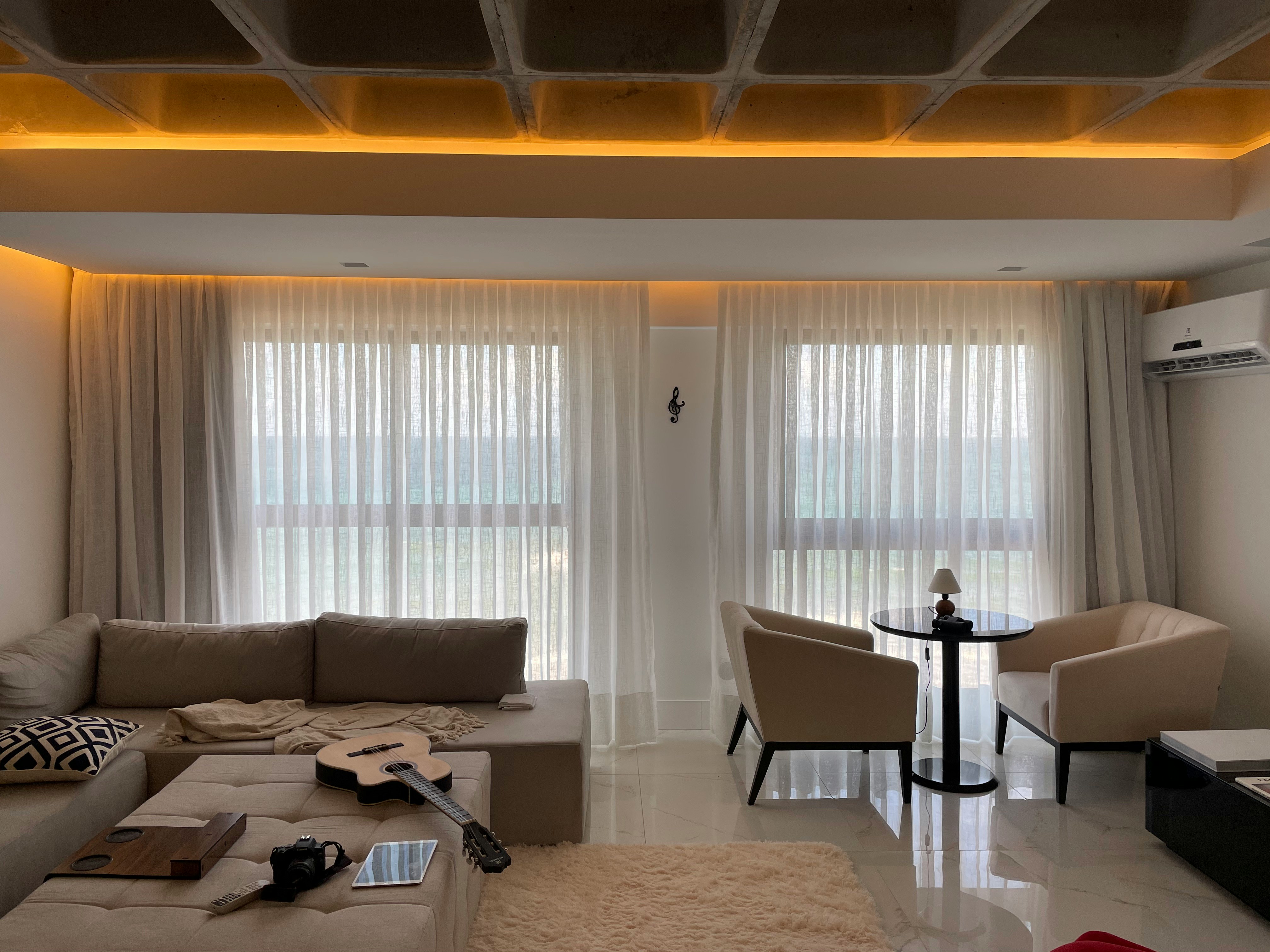 [Sample] Private Apartment on the Pool